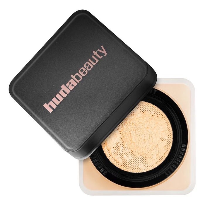 Huda beauty easy bake loose powder 4