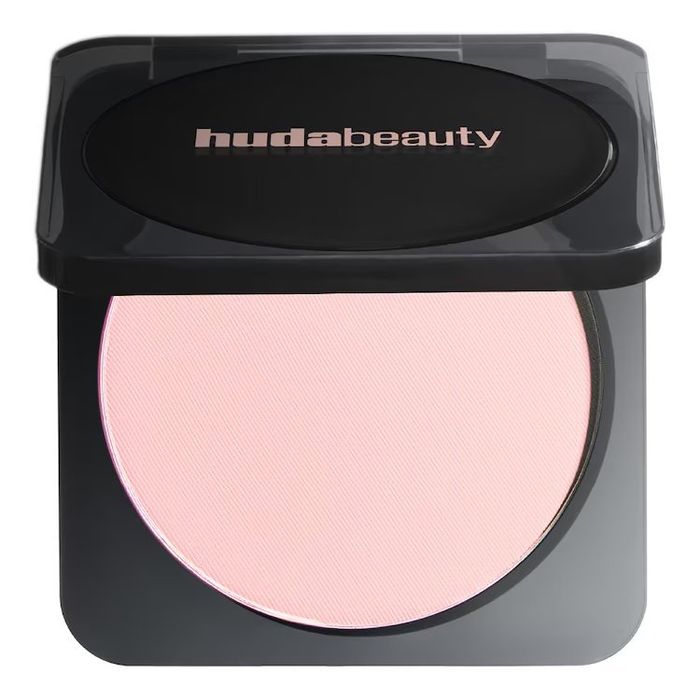 Huda beauty Easy bake pressed powder 2 