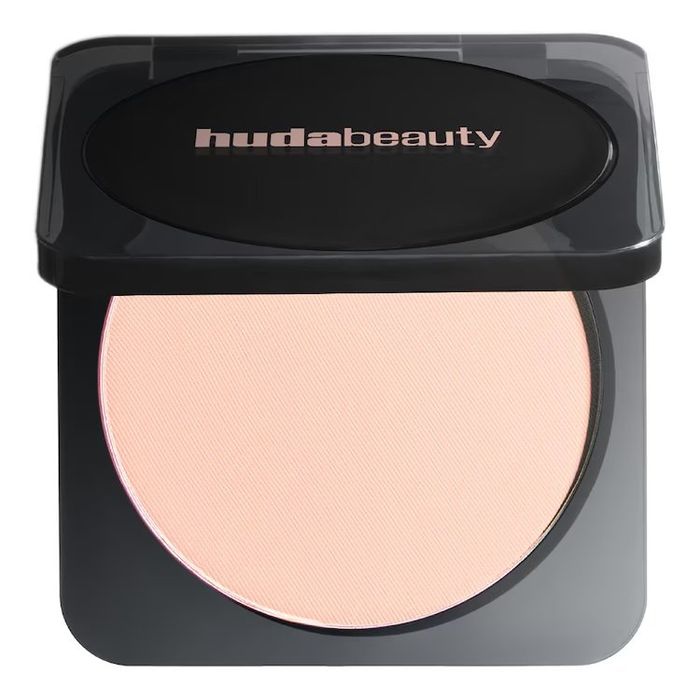 Huda beauty Easy bake pressed powder 6